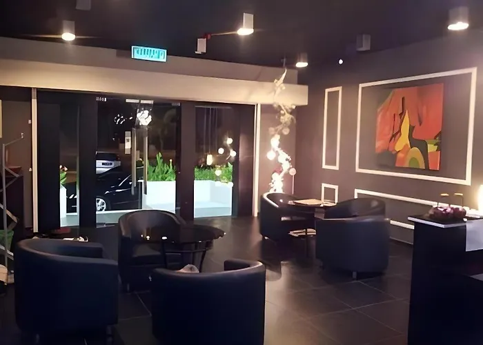 Cappuccino Hotel @ Mount Austin